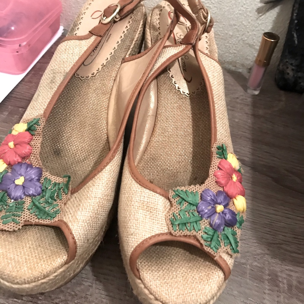 CUTE HEELS